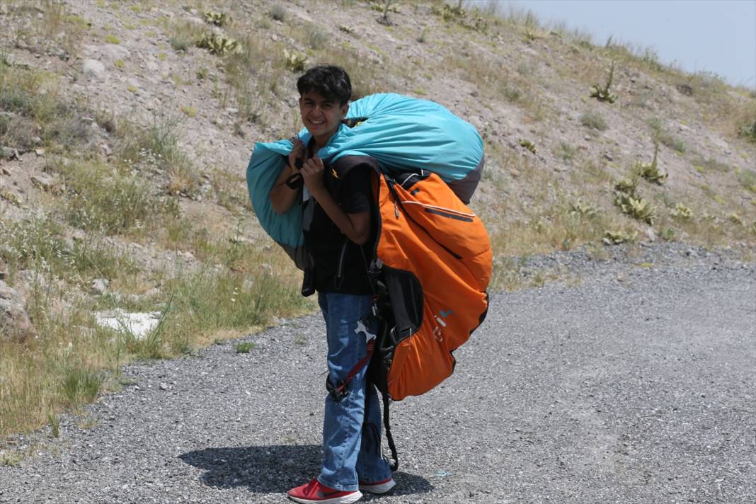 Konya'nın uçan çocuğu... 3 yaşında başladı 6