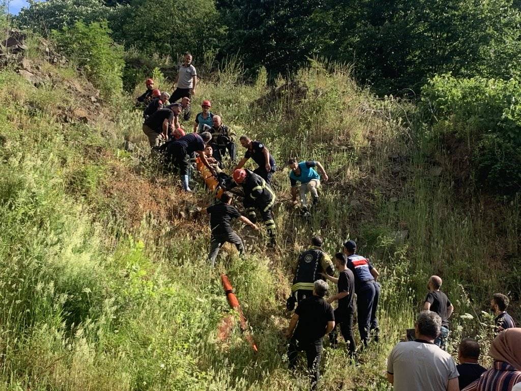 Dereye düşen çocuğunu kurtarmak isteyen anne öldü 5