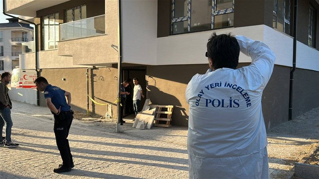 Asansör boşluğuna düşen işçi hayatını kaybetti 4