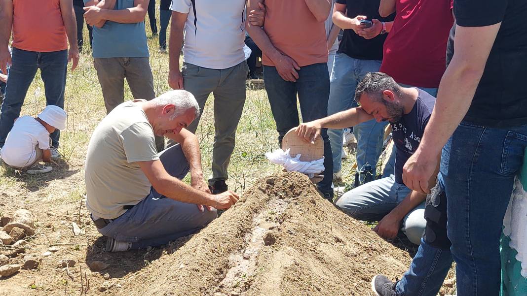 Hayattan koparılan genç, son yolculuğuna uğurlandı 10