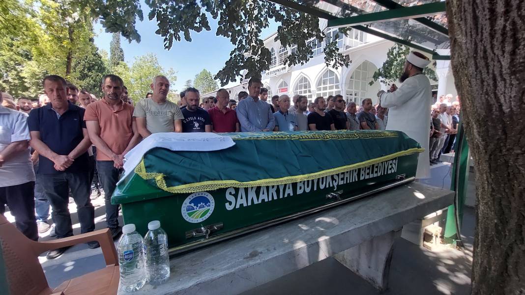 Hayattan koparılan genç, son yolculuğuna uğurlandı 5