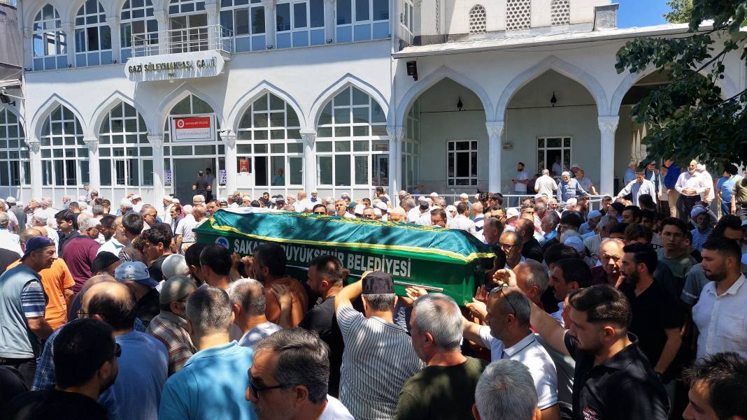 Hayattan koparılan genç, son yolculuğuna uğurlandı 9