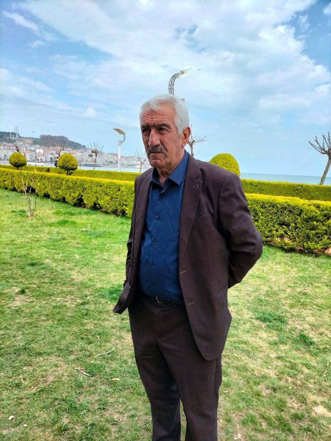 Kayıp olarak aranan 2 kişi, uçuruma yuvarlanan kamyonette ölü bulundu 4