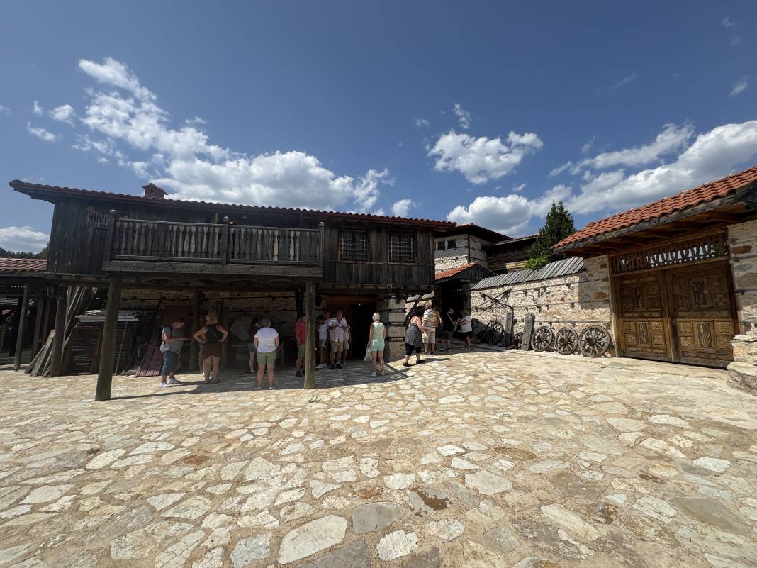 Konya ile Antalya arasında önemli konumda bulunuyor... Turist akınına uğruyor 18