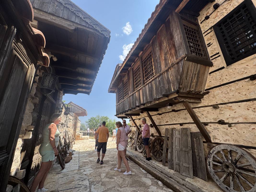 Konya ile Antalya arasında önemli konumda bulunuyor... Turist akınına uğruyor 19