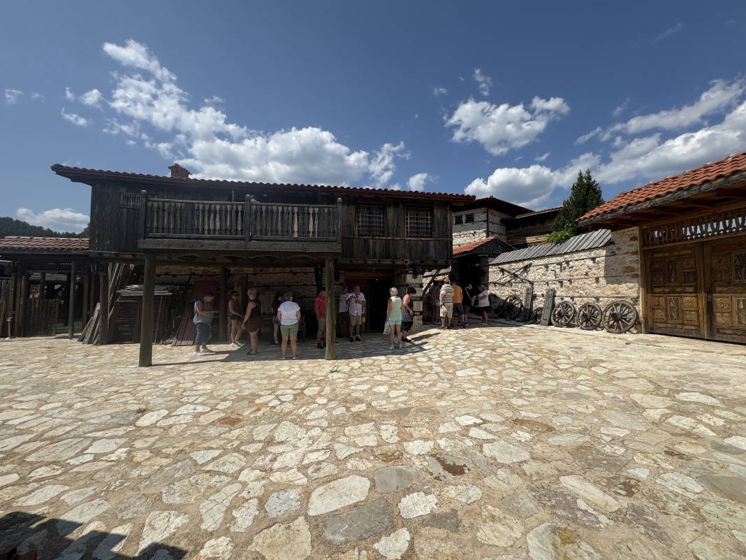 Konya ile Antalya arasında önemli konumda bulunuyor... Turist akınına uğruyor 5