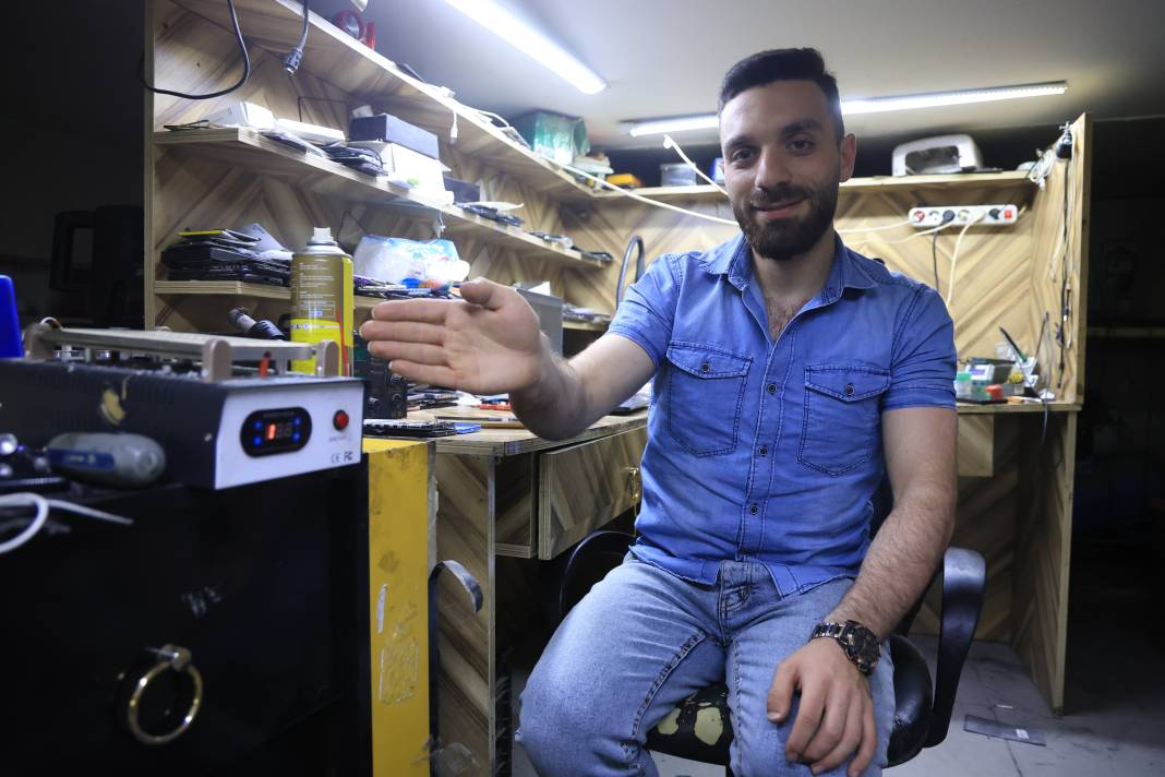 Cep telefonu tamir esnasında bomba gibi patladı 7