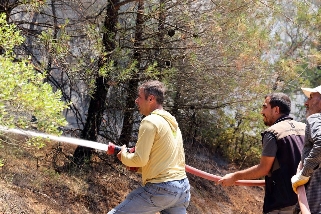 Sakarya'da büyük yangın... 700 personel, 200 araç ve 11 helikopter iş başında 7