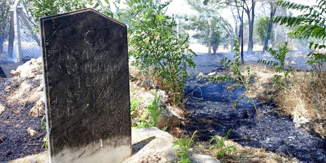 Yangın yürekleri sızlattı! Mezarlar alev alev yandı 3