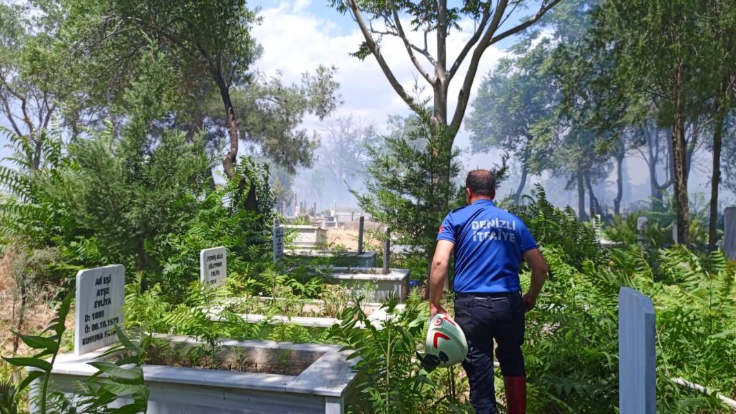 Yangın yürekleri sızlattı! Mezarlar alev alev yandı 4