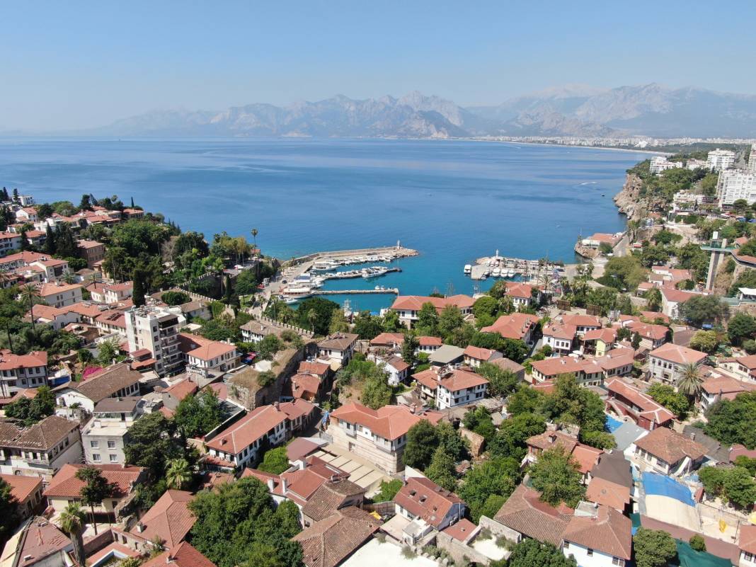 Nüfusu gündüz 82, gece 10 bin 13