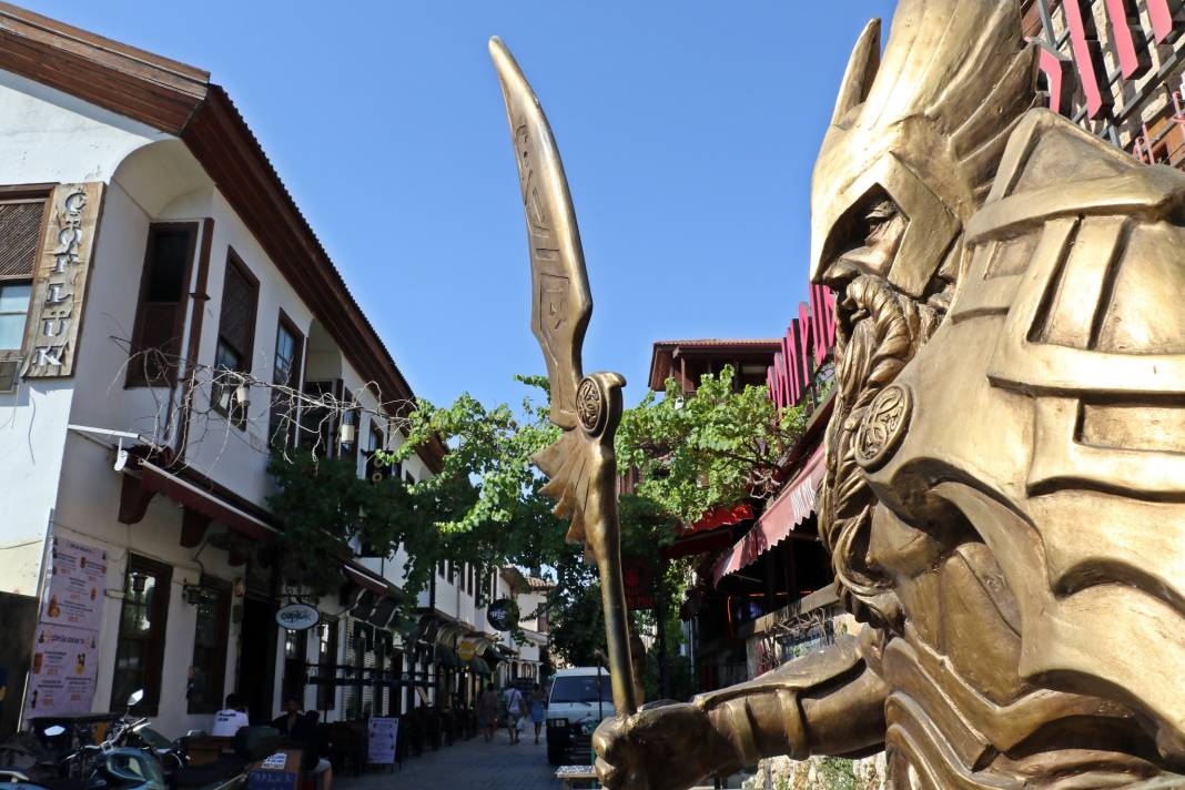 Nüfusu gündüz 82, gece 10 bin 15