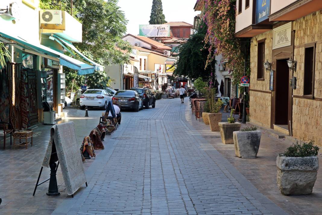 Nüfusu gündüz 82, gece 10 bin 16