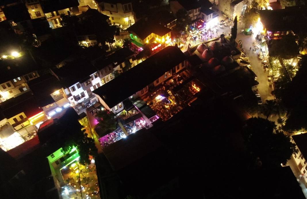 Nüfusu gündüz 82, gece 10 bin 3