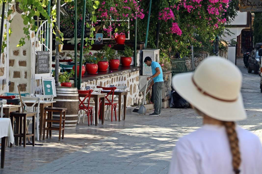 Nüfusu gündüz 82, gece 10 bin 6