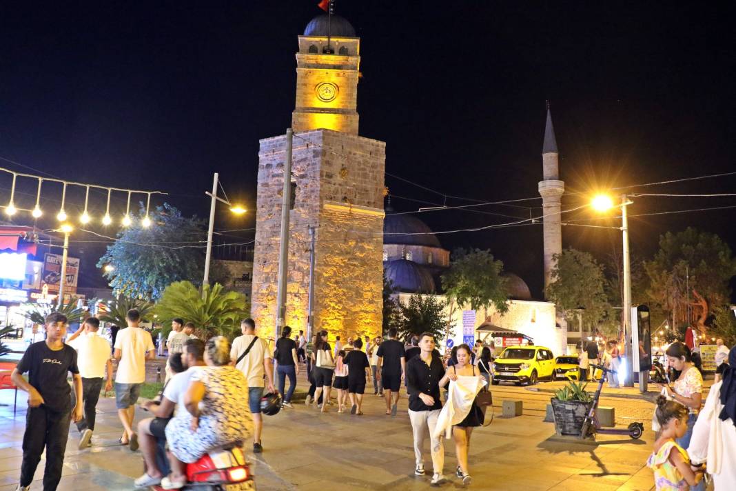 Nüfusu gündüz 82, gece 10 bin 7