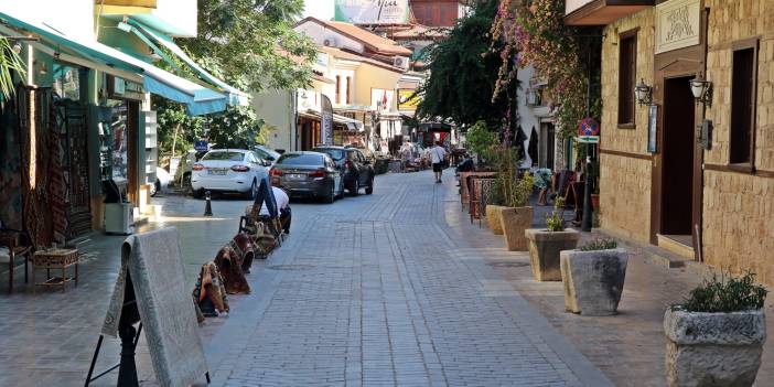 Nüfusu gündüz 82, gece 10 bin