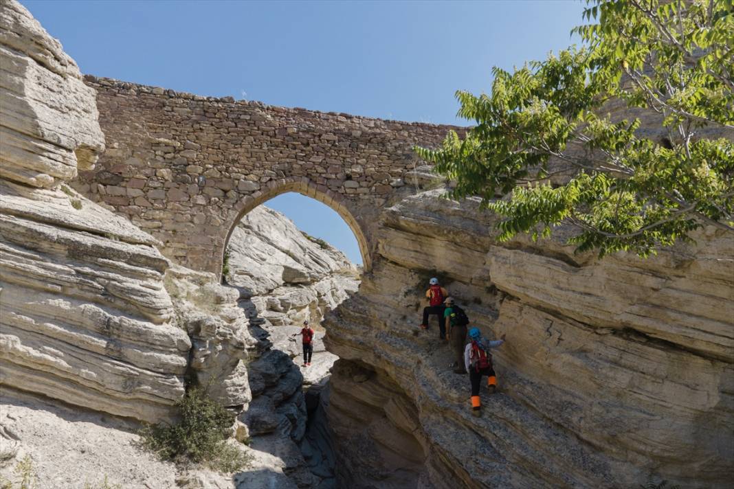 Konya’daki Şeytan Köprüsü doğaseverlerin uğrak noktası oldu 2