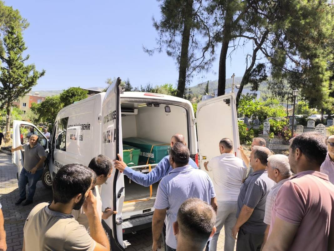 Doğum esnasında genç kadın vefat etti, evladı yaşama tutundu 2