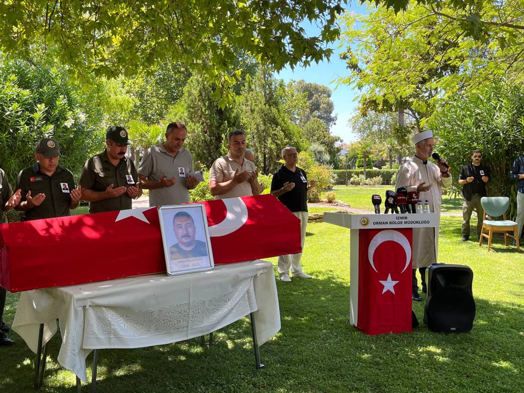 Yangında şehit olan orman personeli İbrahim Demir'in cenazesi törenle Konya'ya uğurlandı 8