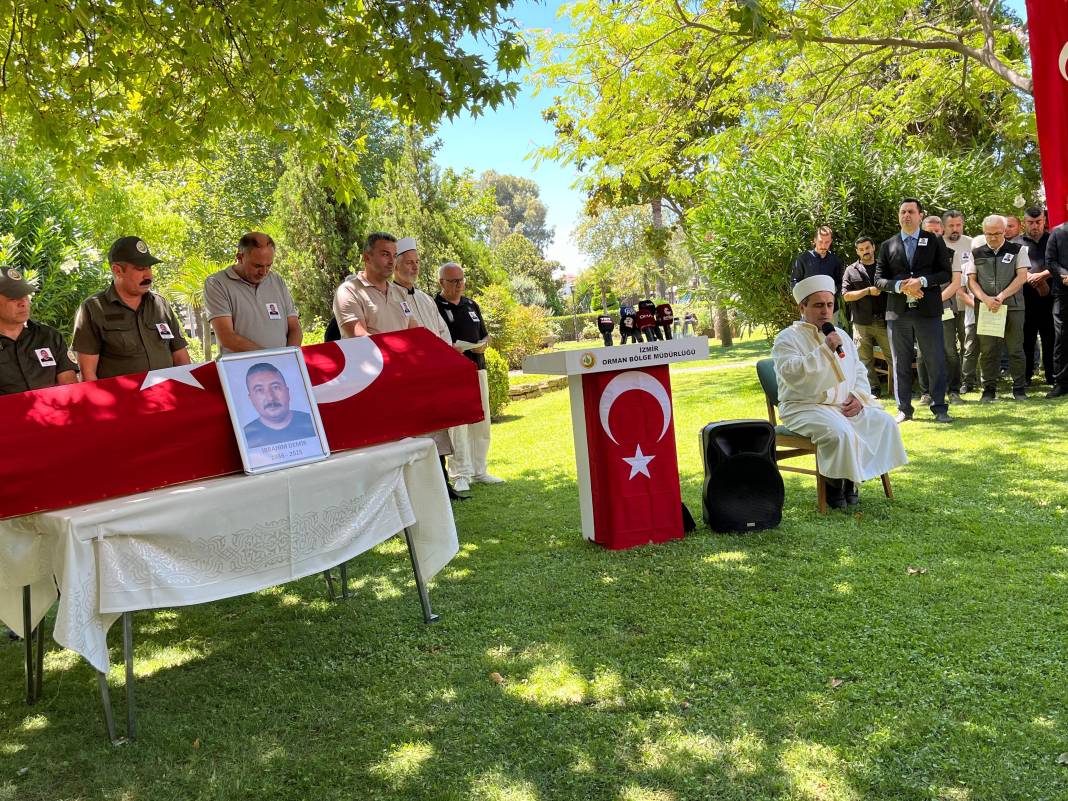 Yangında şehit olan orman personeli İbrahim Demir'in cenazesi törenle Konya'ya uğurlandı 9
