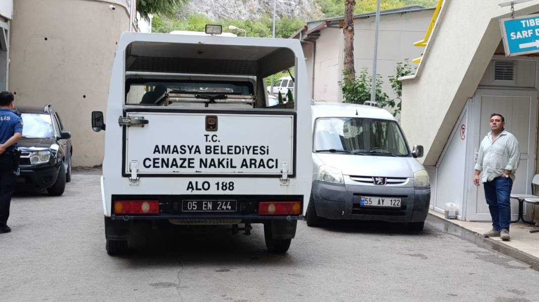 Cezaevinden çıktıktan 2 gün sonra eşini öldürüp intihar etti 1