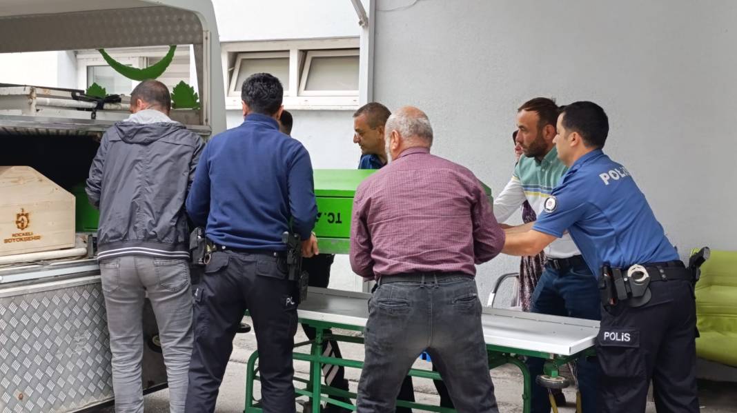 Cezaevinden çıktıktan 2 gün sonra eşini öldürüp intihar etti 4