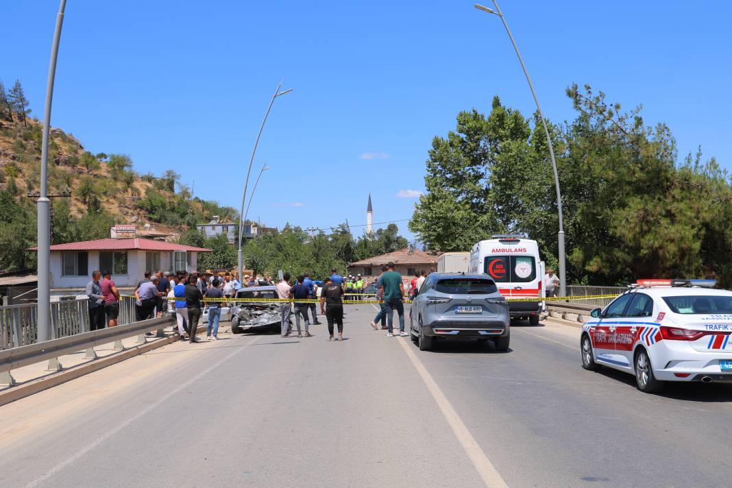 İki araç çarpıştı, bir çocuk hayatını kaybetti 3