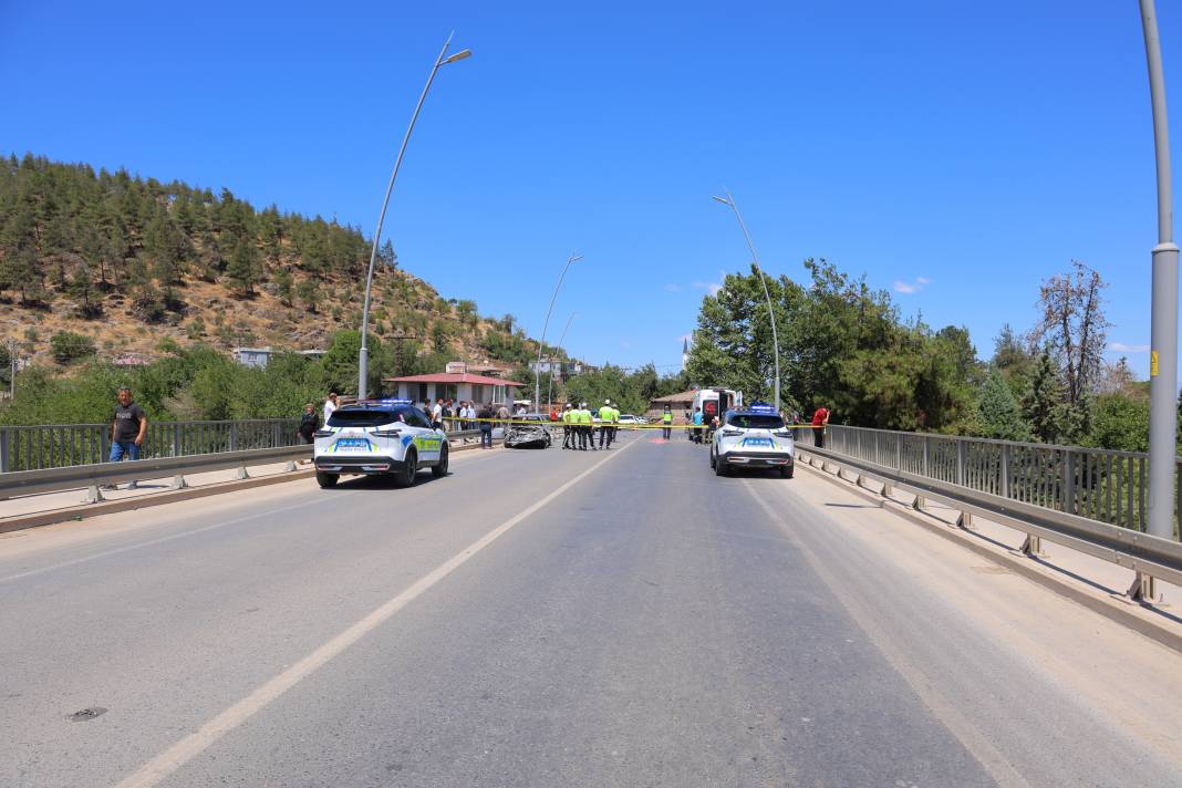 İki araç çarpıştı, bir çocuk hayatını kaybetti 4