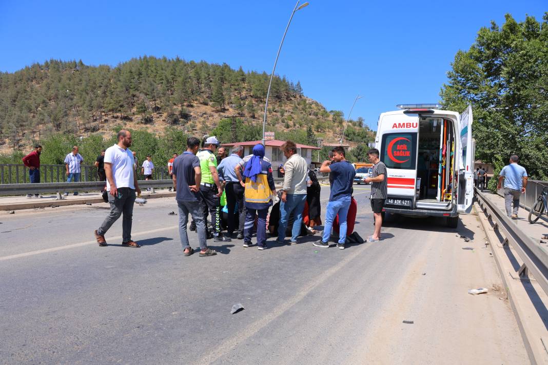 İki araç çarpıştı, bir çocuk hayatını kaybetti 5