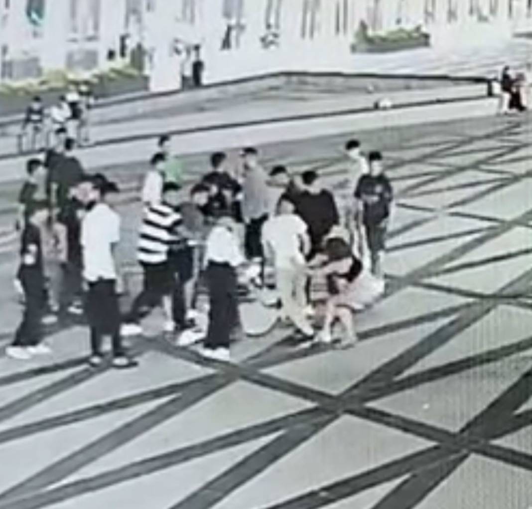 14 yaşındaki kız ortalığı savaş alanına çevirdi 5