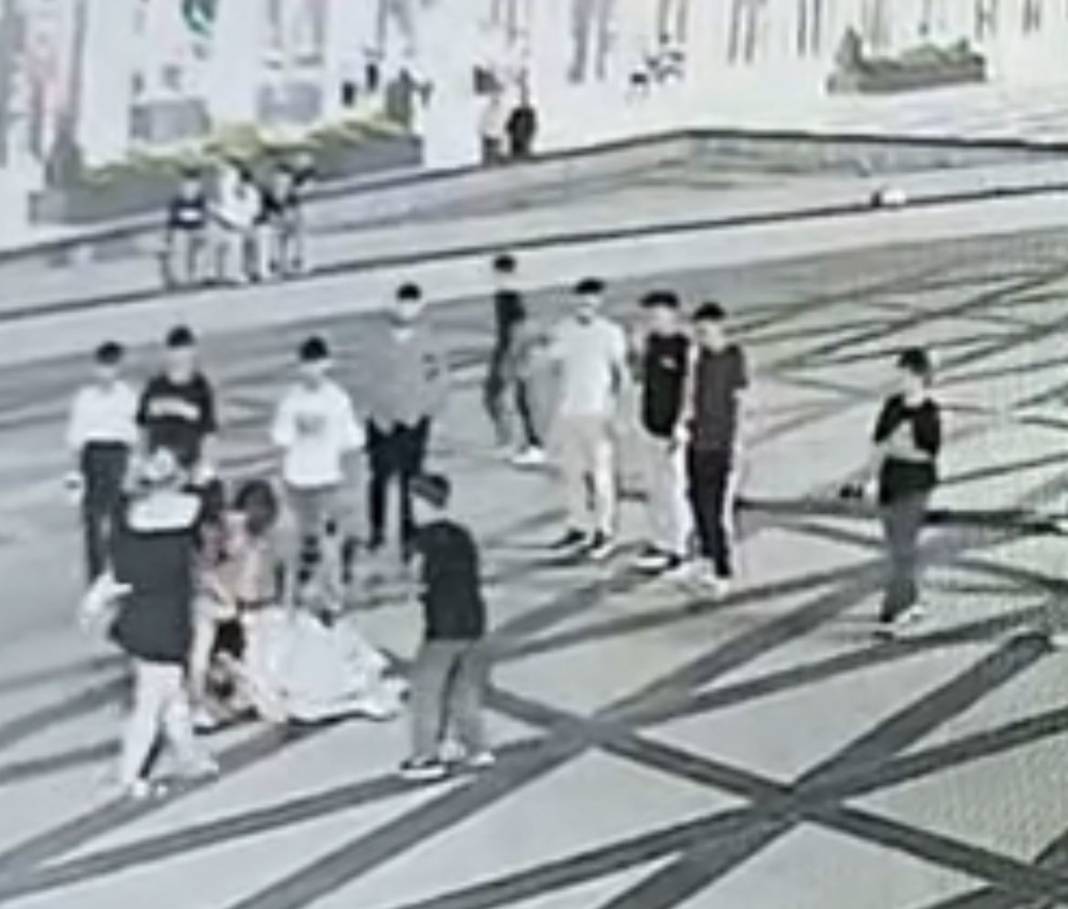 14 yaşındaki kız ortalığı savaş alanına çevirdi 6