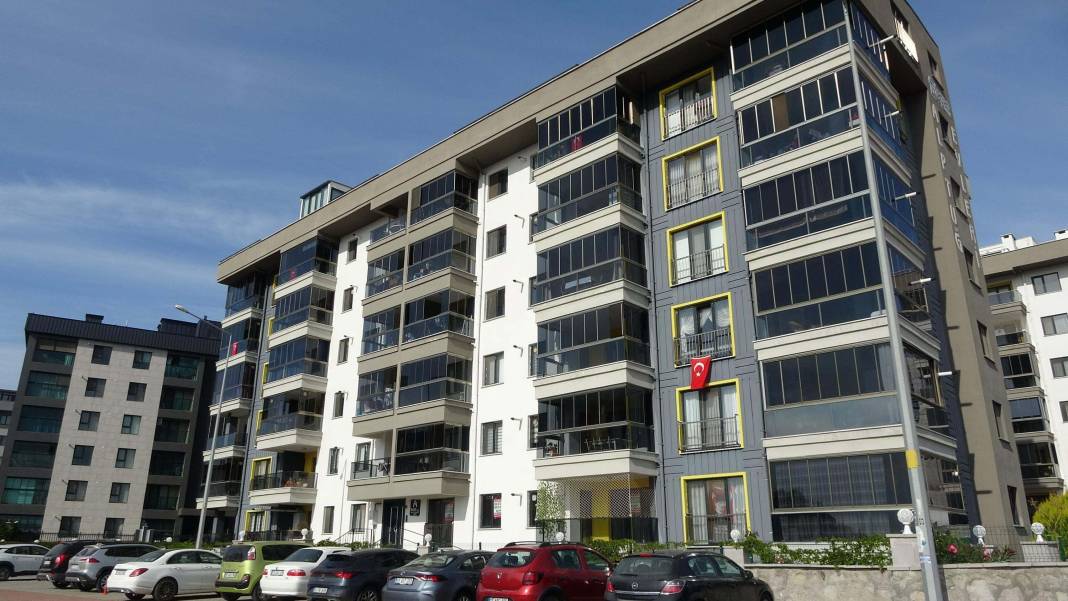 5'inci kattan düşüp ölen Tuğba'nın düşme anına ilişkin görüntü ortaya çıktı 2