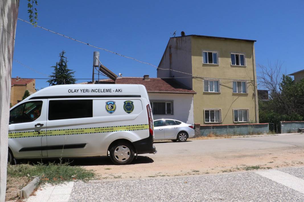Evinde ölü bulundu 3