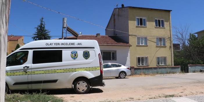 Evinde ölü bulundu