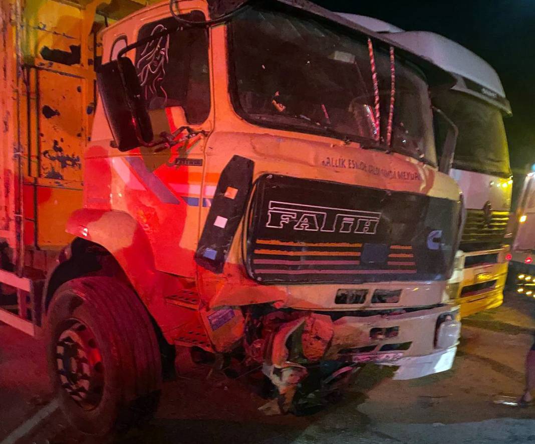 Karaman-Konya kara yolunda kaza... Direksiyon başında uyudu! 4