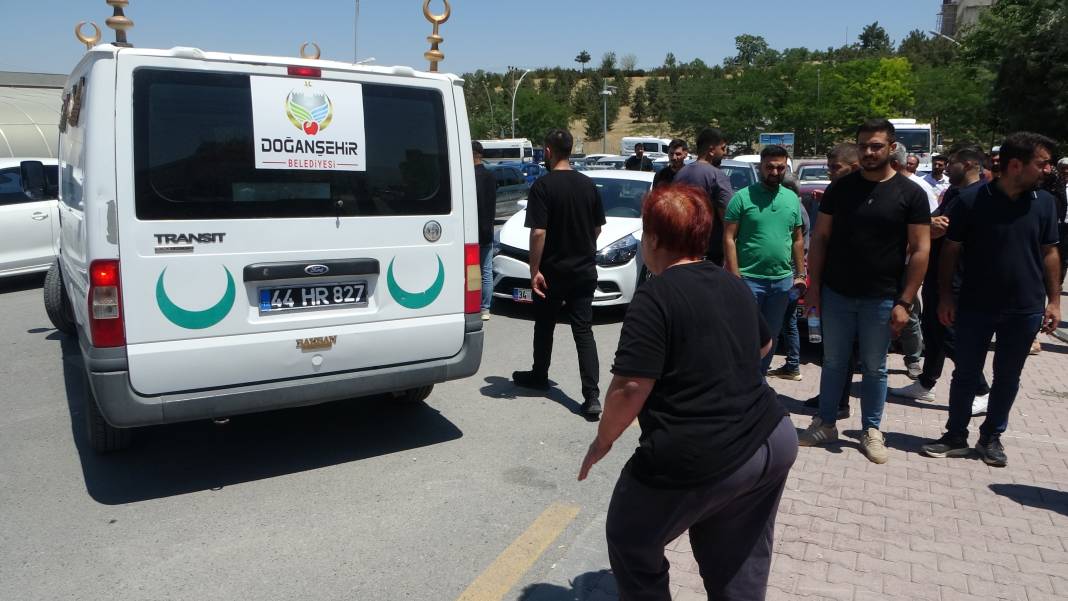 Tesla kazası... Araç ikiye bölündü, 2 hemşire hayatını kaybetti 7