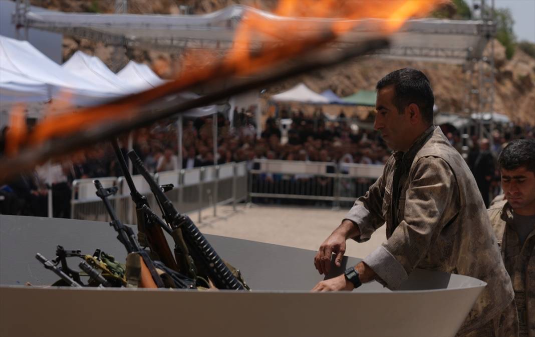 Terör örgütü PKK'dan bir grup silahlarını imha etti 2