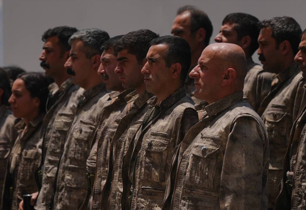 Terör örgütü PKK'dan bir grup silahlarını imha etti 20