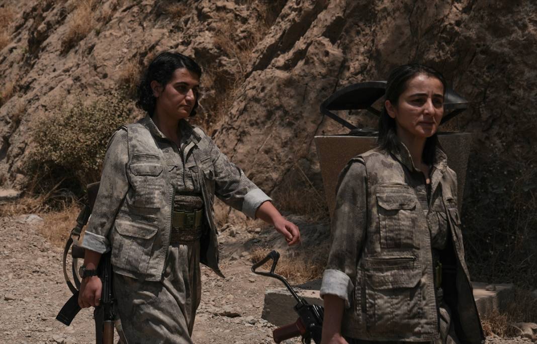 Terör örgütü PKK'dan bir grup silahlarını imha etti 4