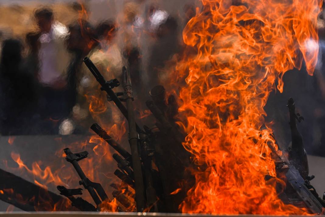Terör örgütü PKK'dan bir grup silahlarını imha etti 8