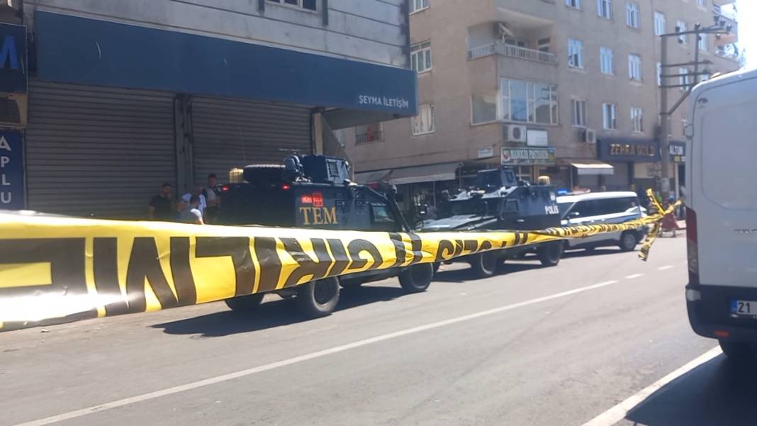 Aile içi şiddet ihbarına giden polislere ateş açıldı; 3 yaralı 2