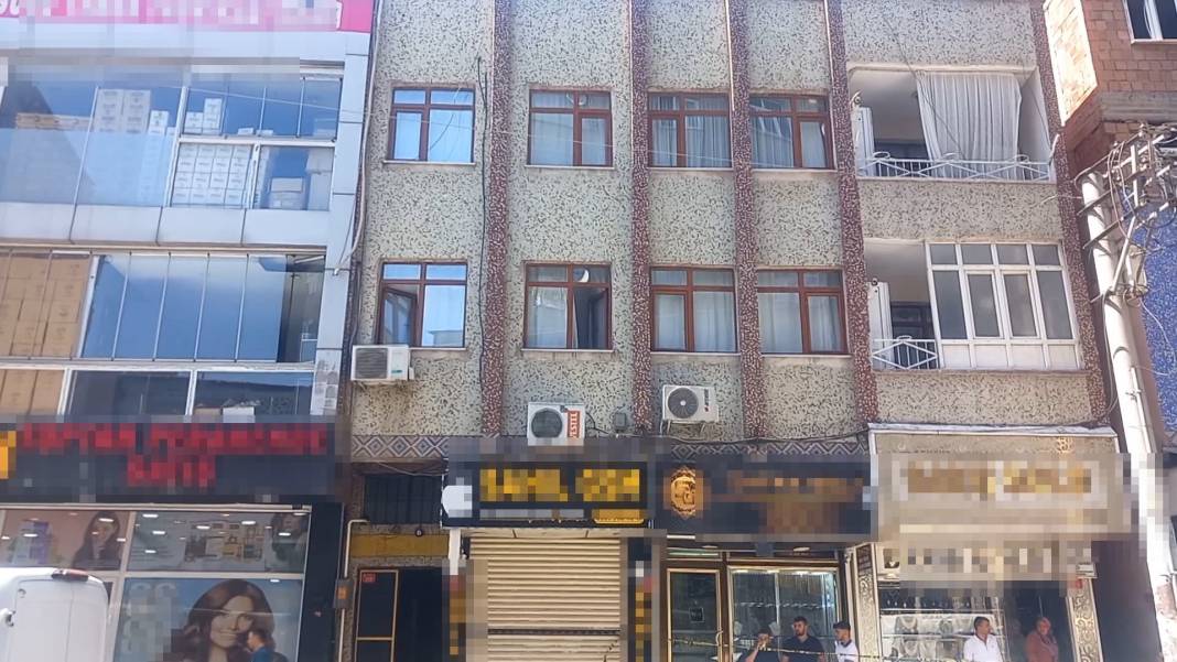 Aile içi şiddet ihbarına giden polislere ateş açıldı; 3 yaralı 5