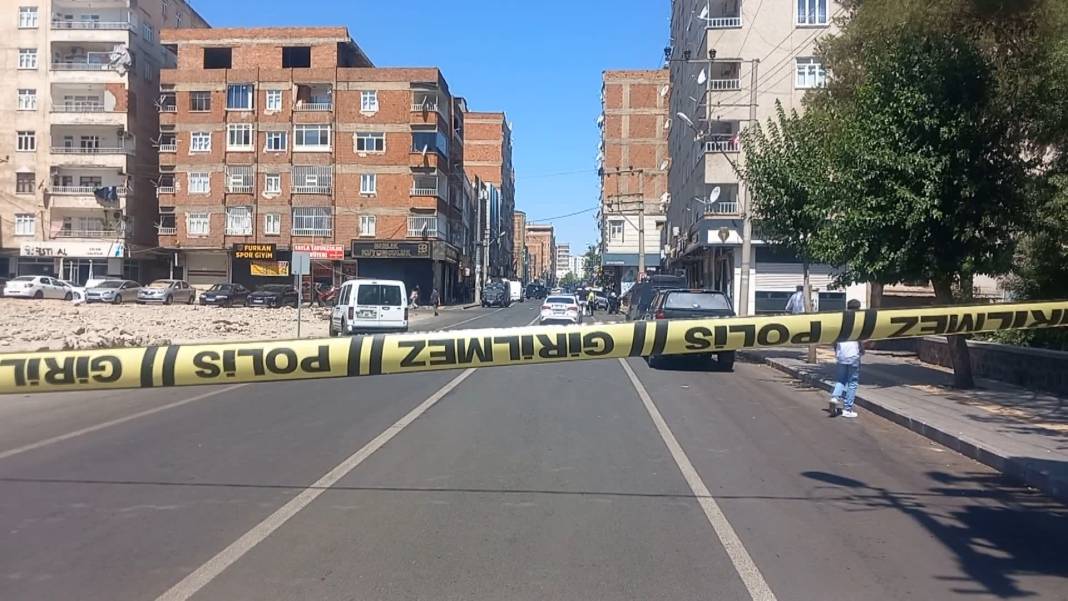 Aile içi şiddet ihbarına giden polislere ateş açıldı; 3 yaralı 6