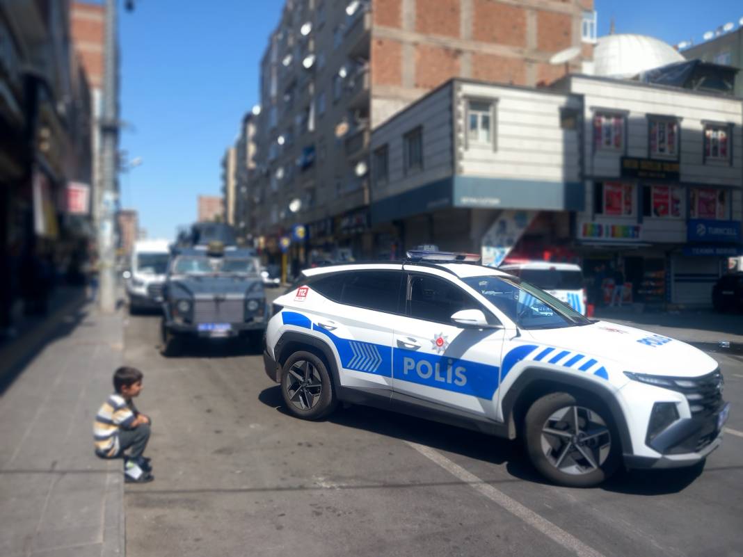 Aile içi şiddet ihbarına giden polislere ateş açıldı; 3 yaralı 8