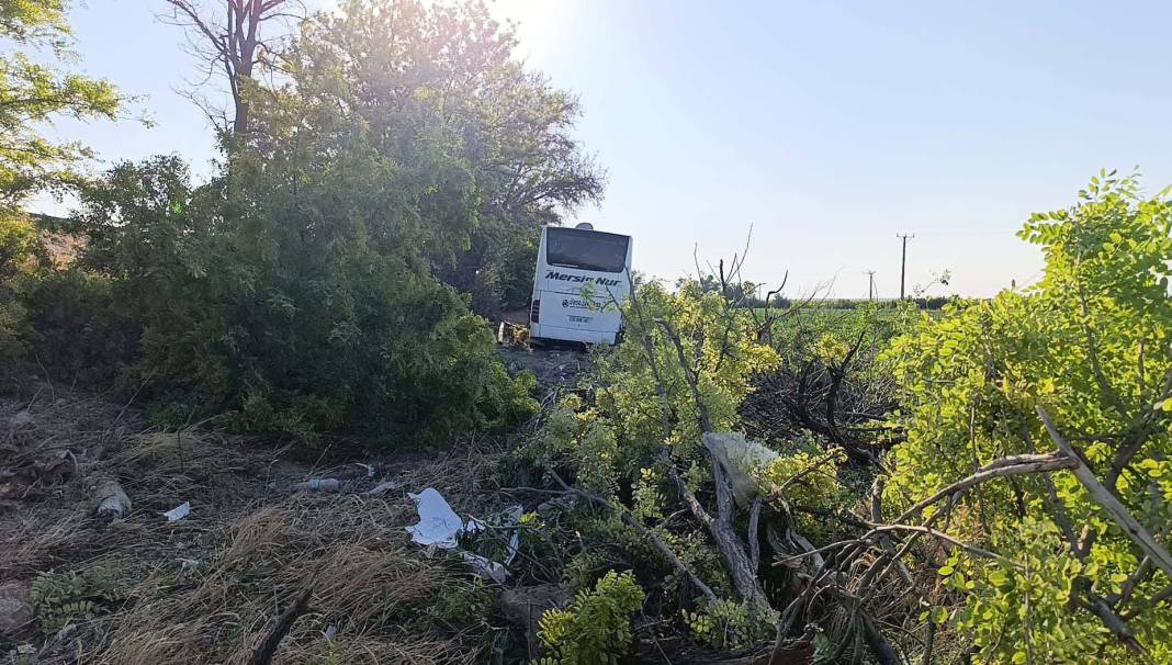 Konya'da yoldan çıkan yolcu otobüsü kaza yaptı! Çok sayıda yaralı var 10