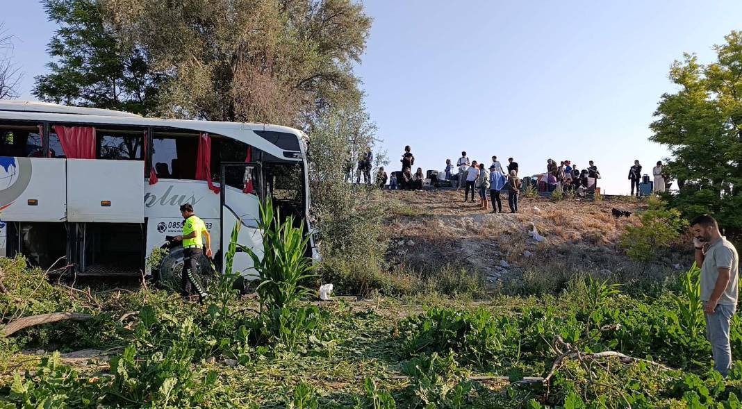 Konya'da yoldan çıkan yolcu otobüsü kaza yaptı! Çok sayıda yaralı var 3