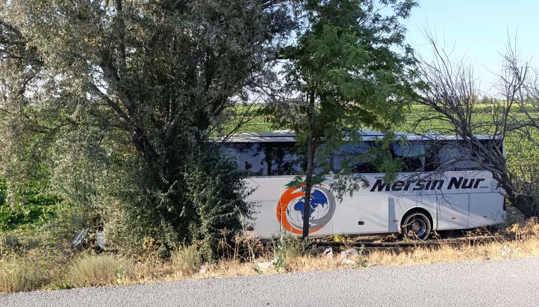 Konya'da yoldan çıkan yolcu otobüsü kaza yaptı! Çok sayıda yaralı var 5
