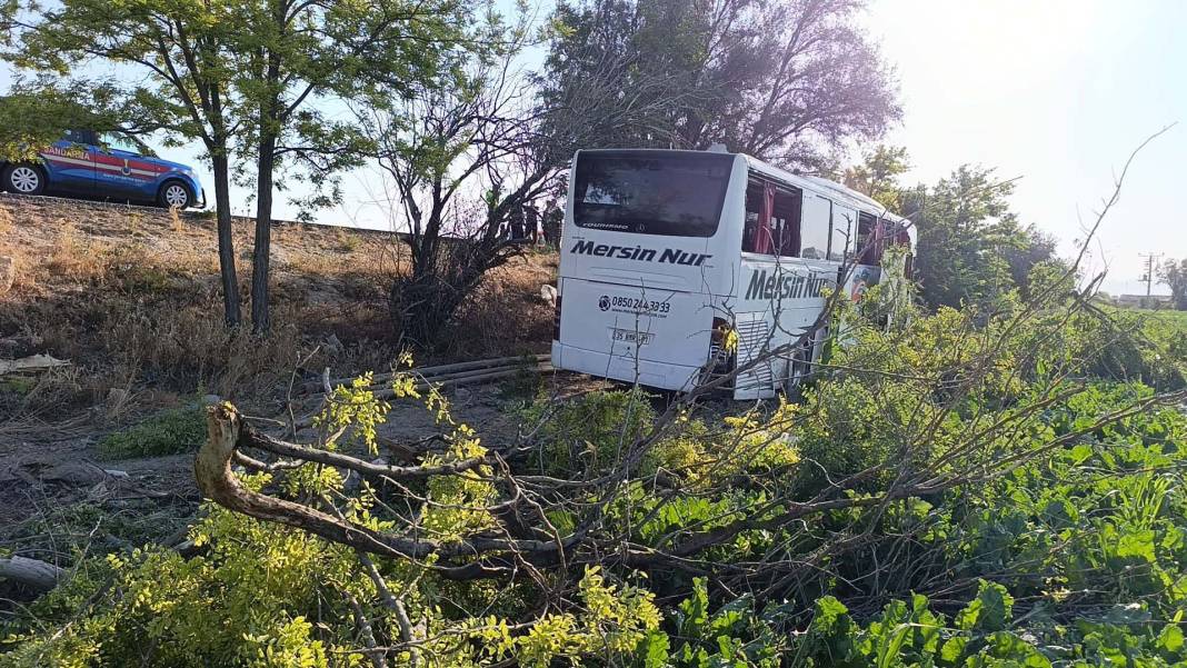 Konya'da yoldan çıkan yolcu otobüsü kaza yaptı! Çok sayıda yaralı var 6
