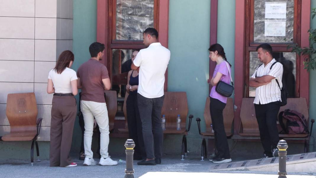 Üniversite öğrencisinin cesedi yol kenarında valizde bulundu 2